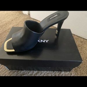 DKNY Womens heel sandal